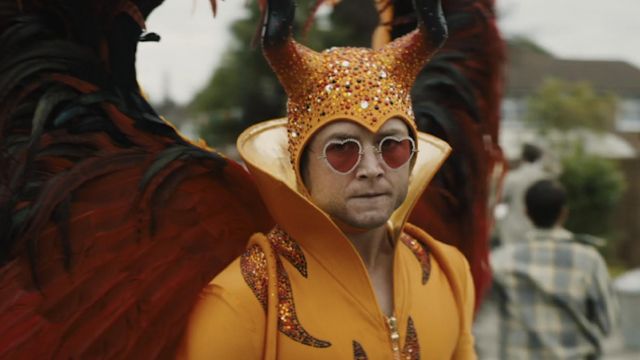 Brillant Cœur des Lunettes portées par Elton John (Taron Egerton) comme on le voit dans Rocketman