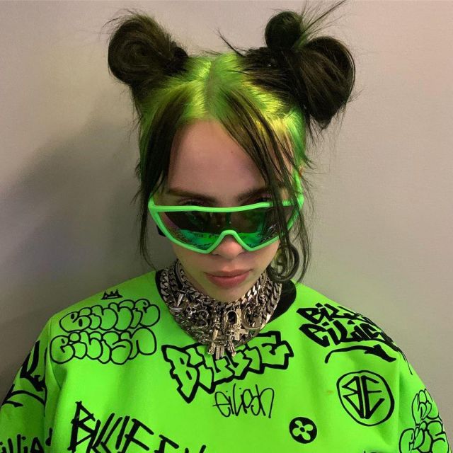 Sunglasses green Prada worn by Billie Eilish on his account Instagram @billieeilish