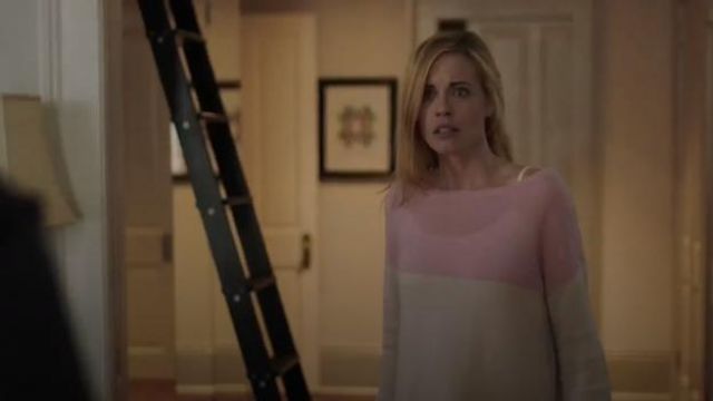 ATM Anthony Thomas Melillo Cashmere Colorblocked Sweater worn by Kelly Anne Van Awken (Molly Burnett) in Queen of the South (Season 04 Episode 05)