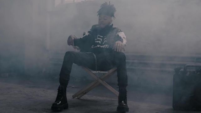 The sweater Supreme x Fox Racing Motorcycle worn by Scarlxrd in his clip HEAD GXNE.