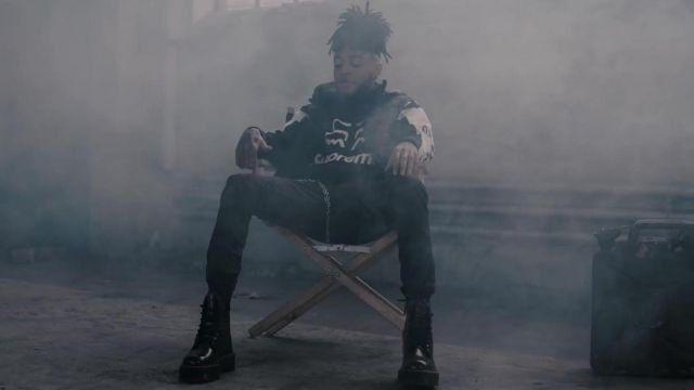 The pair of boots Dr Martens of Scarlxrd in his clip HEAD GXNE.