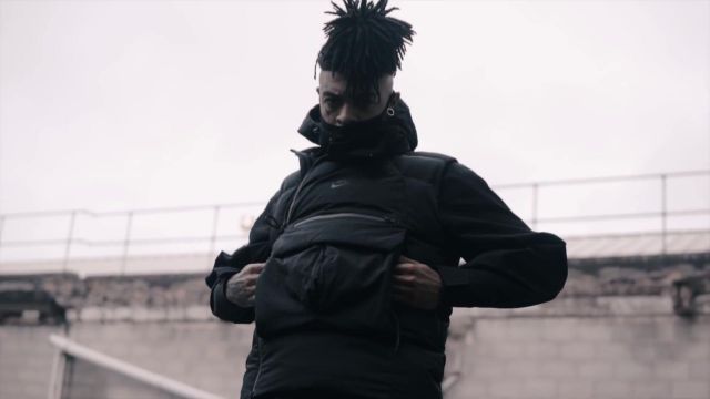 The black jacket without sleeve Nike worn by Scarlxrd in her video clip STFU.