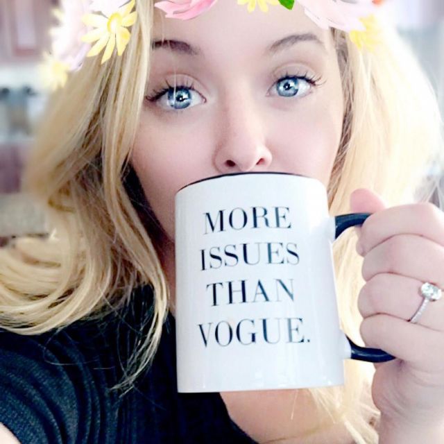 Le mug More Issues Than Vogue de Sasha Pieterse sur son compte