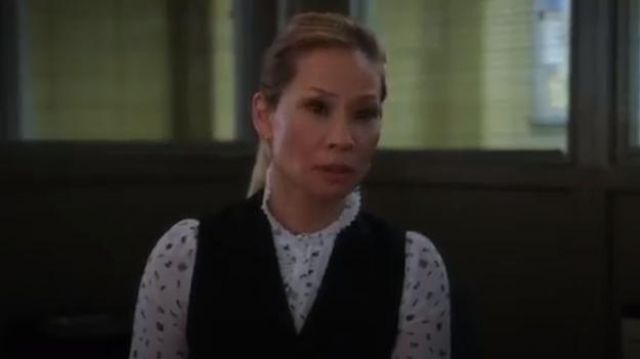 Zara Volants Haut Plissé porté par le Dr Joan Watson (Lucy Liu) dans le Primaire (S07E07)