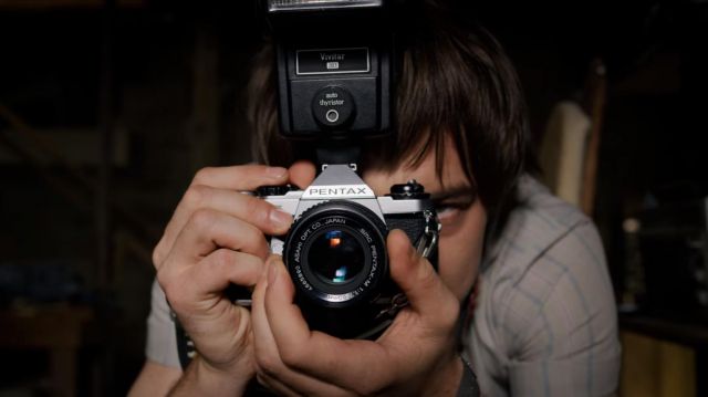 Jonathan Byers (Charlie Heaton) Pentax ME Super camera as seen in Stranger Things Season 03 Episode 02