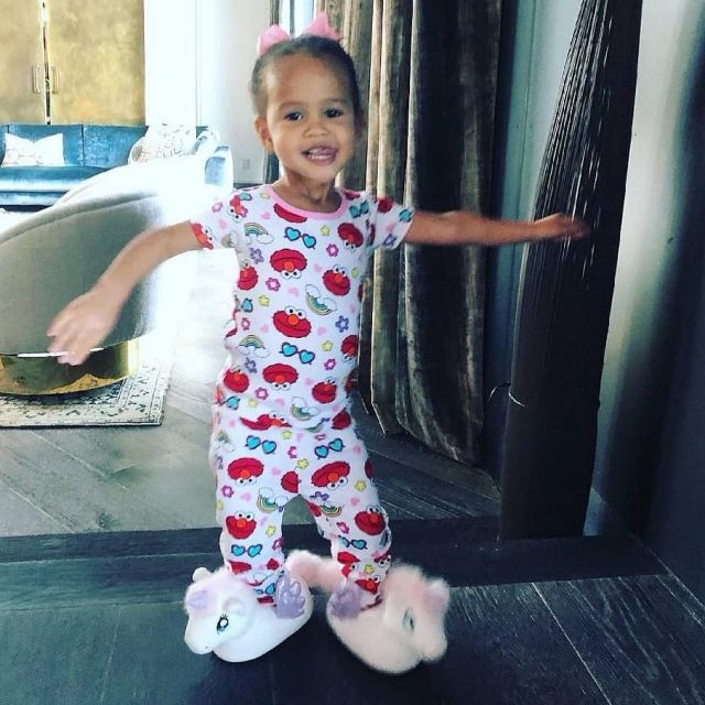 Sesame Street Elmo Cotton Pajamas worn by Luna Stephens Chrissy Teigen ...