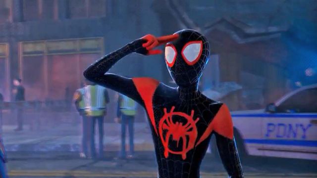 la réplique du costume porté par Miles Morales (Shameik Moore) dans Spider-Man : New Generation