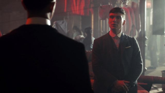 The light grey suit 3 pieces Thomas Shelby (Cillian Murphy) in Peaky Blinders (S01E03)