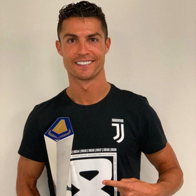 Le t-shirt noir du Scudetto de la Juventus porté par Cristiano Ronaldo sur son compte Instagram @cristiano