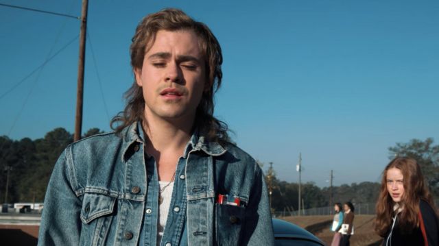 The jacket jeans Billy Hargrove (Dacre Montgomery) in Stranger Things Season 2 Episode 2