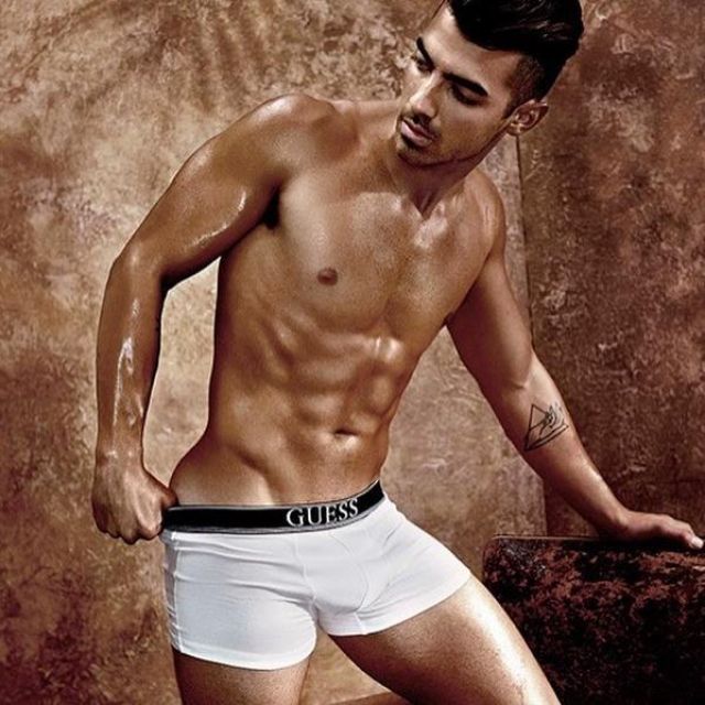 Le boxer Guess de Joe Jonas sur son compte Instagram @joejonas