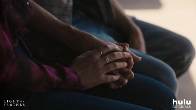 The Ring worn by Violet Simmons (Haley Ramm) in Light as a Feather (S02E01)