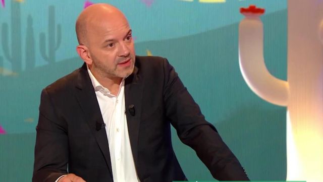 The suit jacket black worn by Jérôme de Warzée in The Great Cactus released June 06, 2019