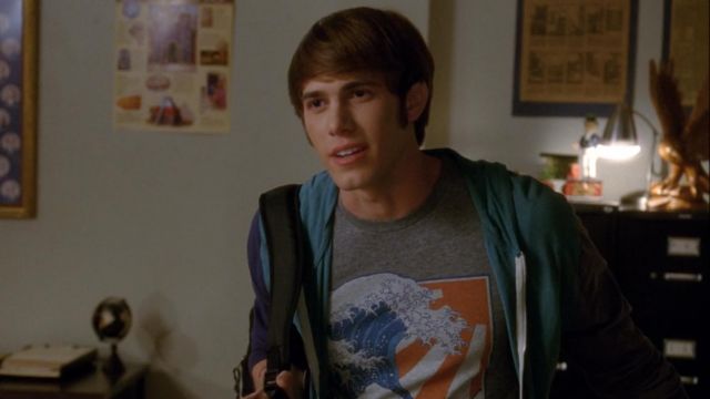 The gray t-shirt to wave off Kanagawa Ryder Lynn (Blake Jenner) on Glee ...