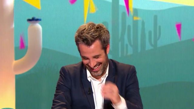 The White Shirt has Long Sleeves worn by Adrien Devyver in The Great Cactus June 06, 2019