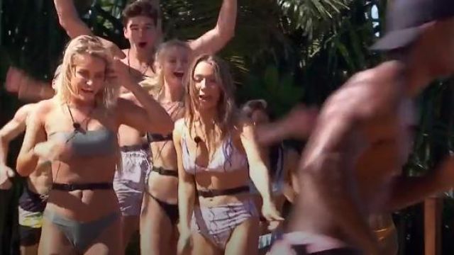 H&M Padded Bandeau Bikini Top Green worn by Mallory Santic in Love Island (Season 01 Episode 02)