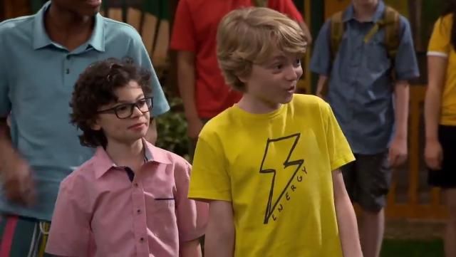 Zara Boys' Lightning T-shirt porté par Va Buie Jr SUPERPOSÉS en AVAIS (Saison 04 Épisode 04)