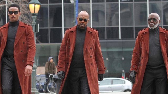 Red trench coat worn by John Shaft (Samuel L. Jackson) as seen in Shaft