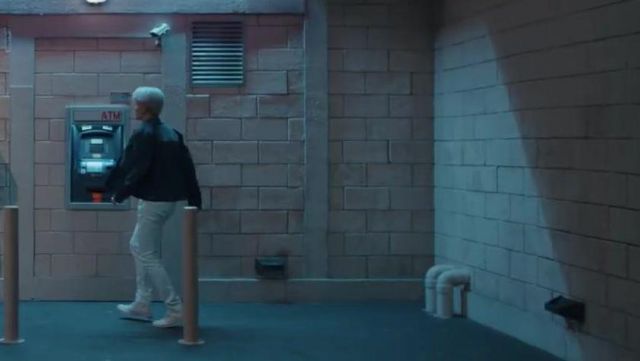 Pantalones demin blancos slim fit usados por Jimin en Lights video musical por BTS