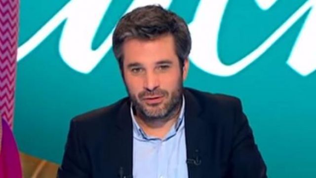 The Blue Shirt Has Long Sleeves worn by Adrien Devyver in the show " The Big Cactus on the 14th of February 2017
