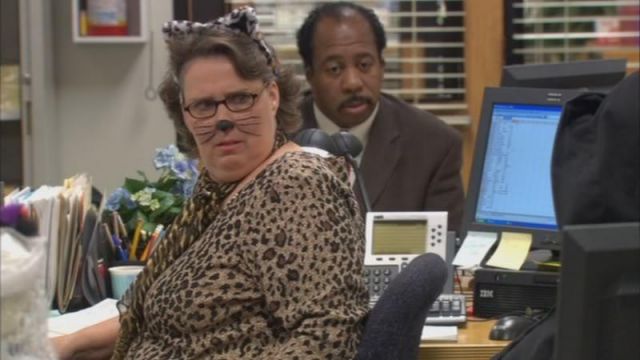 Cheetah Print Top of Phyllis Vance (Phyllis Smith) in The Office (S02E05) |  Spotern