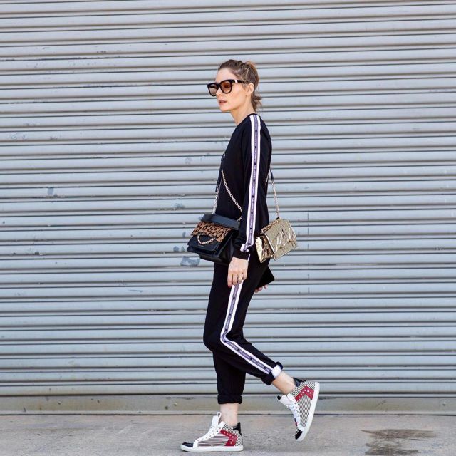 Le petit sac cuir noir et léopard avec chaînes porté par Olivia Palermo sur son compte Instagram @oliviapalermo