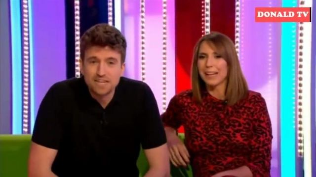 Men's V neck t-shirts worn by Greg James in The ONE Show of 15  February 2019