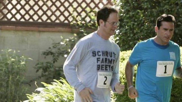 Schrute Fermes Betteraves T-Shirt de Dwight Schrute (Rainn Wilson) dans L'Office (Saison 04 Épisode 01)