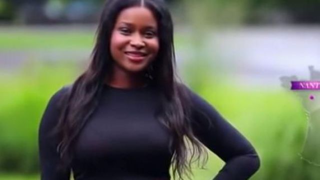 The black sweater close to the body, worn by Nanucha (bride) in 4 marriages per 1 honeymoon issuance of the July 2, 2019