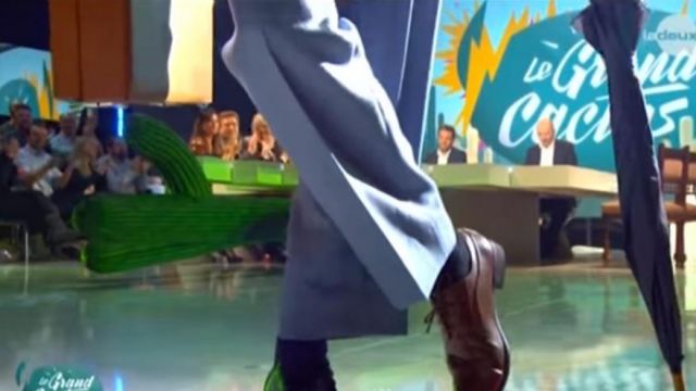 le parapluie noir porté par David Greuse dans l'émission Le Grand Cactus le 21 mars 2018