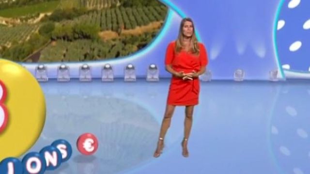 The red dress cache-cœur in trimmed sleeves worn by Karine Ferri in the loto Draw the 17.07.2019