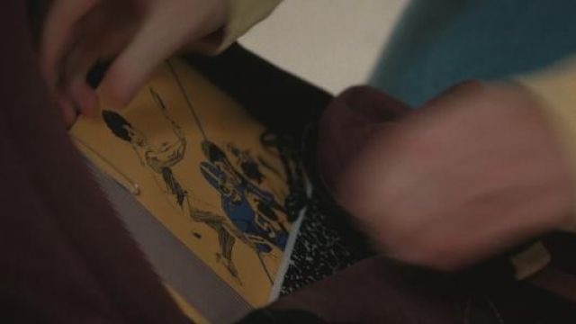 Mead Color Talk Pee Chee Portfolio used by Max Mayfield (Sadie Sink) in Stranger Things (S02E03)