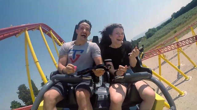 Le T shirt TeamShape de Tibo InShape dans la vidéo DÉFI EXTRÊME PARC D'ATTRACTION EN FAMILLE !