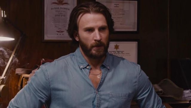 The blue shirt of Ari Levinson's (Chris Evans) in The Red Sea Diving Resort