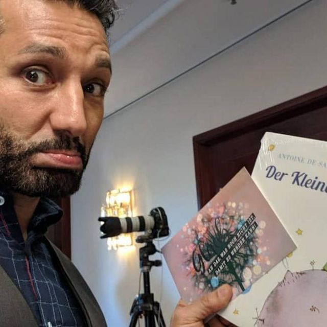 Der Kleine Prinz Book in the photo of Cas Anvar on his Instagram account @casanvar