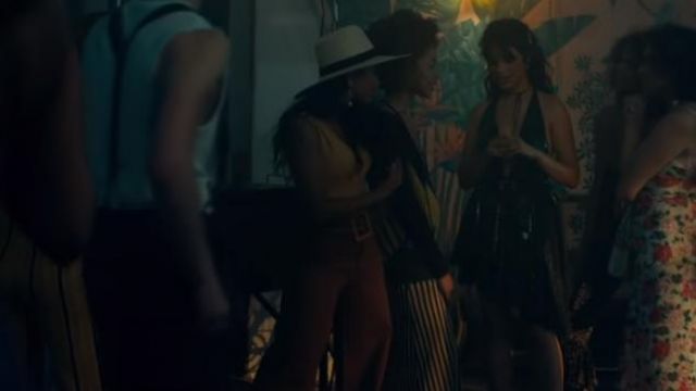 The short dress asymmetrical bare back of Camila Cabello in her video clip Señorita with Shawn Mendes