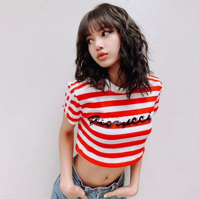 Adidas Fiorucci stripe crop tee de Lisa en su cuenta de Instagram