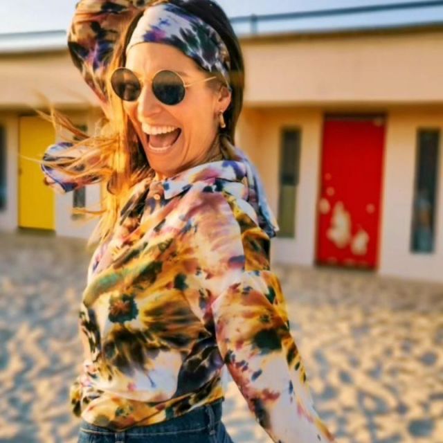 The Shirt Tie Dye Colored Worn By Laury Thilleman On The Account Instagram Of Laurythilleman Spotern