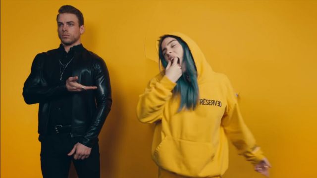 The sweatshirt yellow worn by Billie Eilish in her video clip Bad Guy