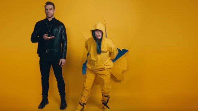The tracksuit pants yellow Billie Eilish in her video clip Bad Guy | Spotern