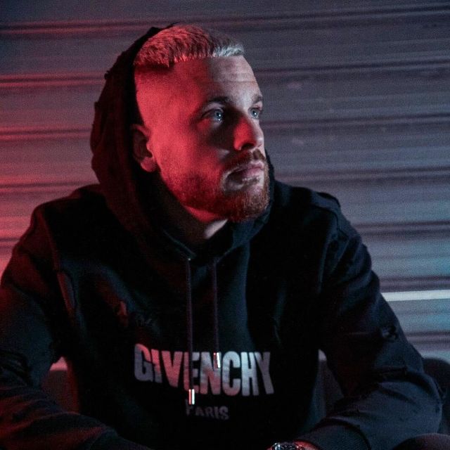 Sweatshirt Givenchy Raphael Glitch on his account Instagram @raphoupeps