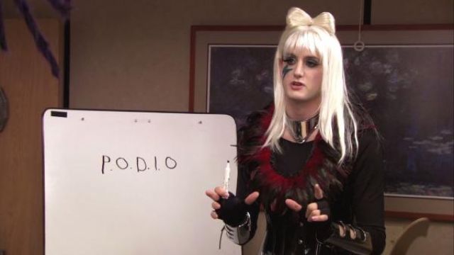 Lady Gaga Bow Wig of Gabe Lewis (Zach Woods) in The Office (Season 07 Episode 06)