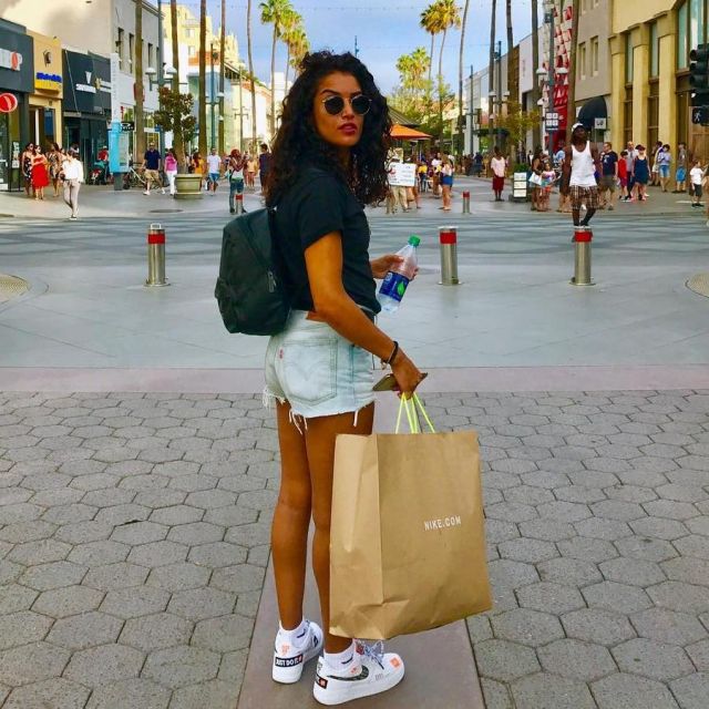 Les Chaussettes de training Nike de Sabrina Ouazani sur son compte Instagram