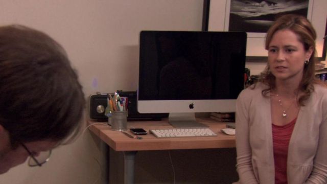 Apple iMac Desktop in The Office (Season 07 Episode 08)