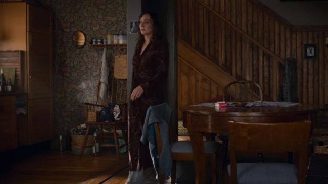 The kimono Hannah Kahnwald (Maja Schöne) in Dark (Season 02 Episode 01)