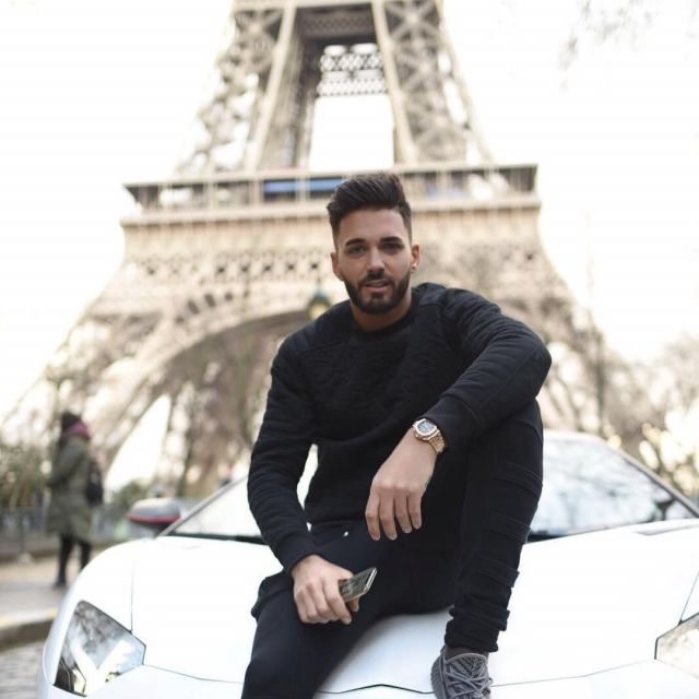 The black Sweater, long-sleeved, Thomas Vergara on the account instagram of @vergarathomas