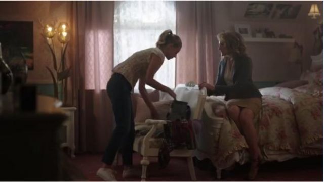 Superga  Cotu Classic Shoe worn by Betty Cooper (Lili Reinhart) in Riverdale (Season 01 Episode 01)