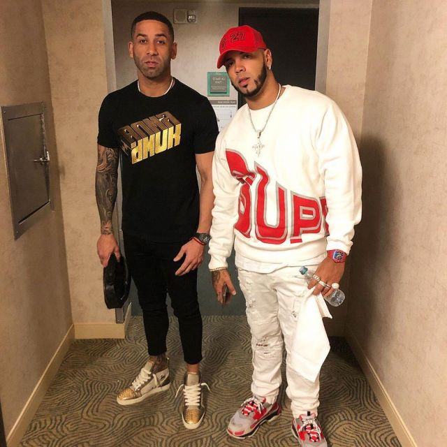The sweatshirt Supreme worn by Anual AA on Instagram