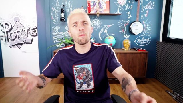 The t-shirt Yoko of Squeezie in her video YouTube Is this really what you want ?