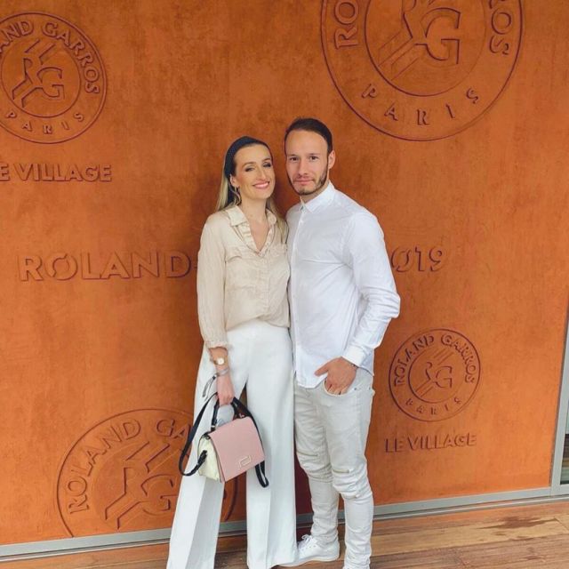 The small purse pink and white Lancel worn by Estelle Sabathier at Roland Garros in June 2019 to Paris